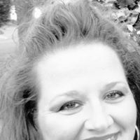 Julie Rhodes Photo 28