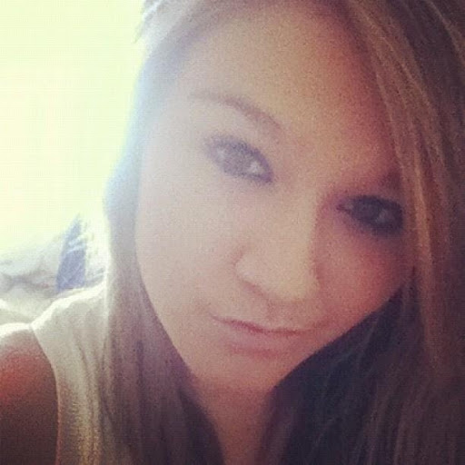 Becky Bradshaw Photo 11