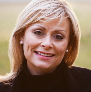 Julia Robbins Photo 20