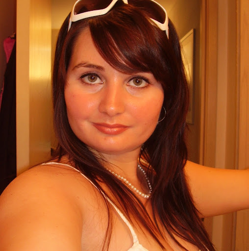 Janelle Ellis Photo 22