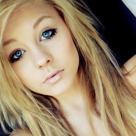 Julia Wyatt Photo 10