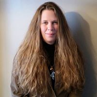 Lisa Blake Photo 19