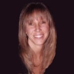 Julie Goldman Photo 7