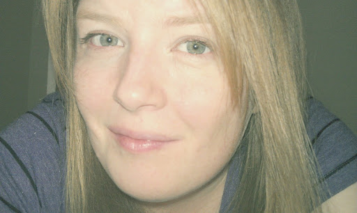 Elizabeth Holland Photo 29