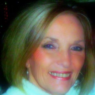 Elizabeth Moseley Photo 19