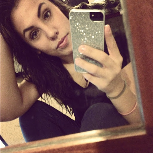 Victoria Moreno Photo 36