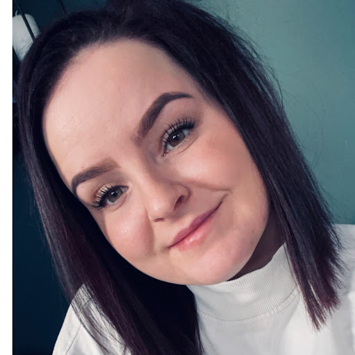 Julie Larsen Photo 15