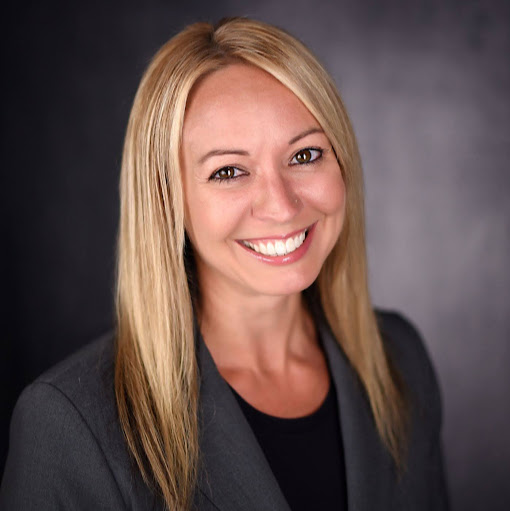 Danielle Smith Photo 40