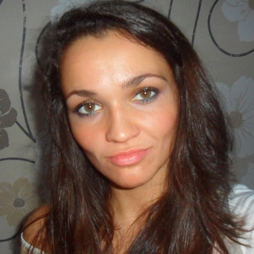 Helen Hawkins Photo 45