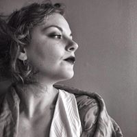 Annie Bloom Photo 16