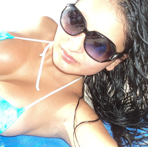 Angela Valencia Photo 13