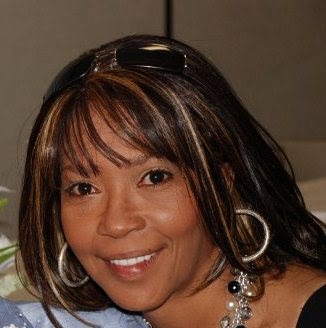 Debra Gomez Photo 17