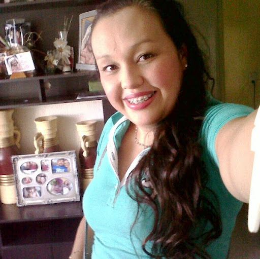Erika Angulo Photo 9