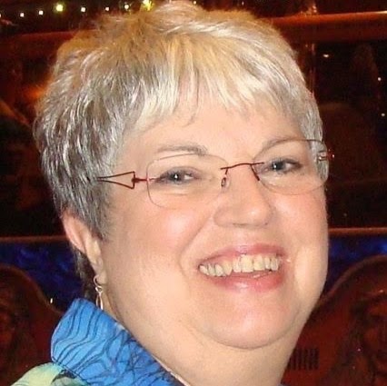 Stephanie Lynch Photo 14