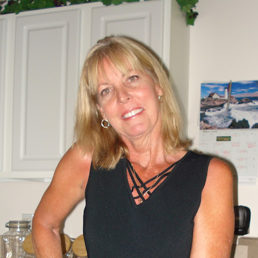 Holly Woods Photo 20