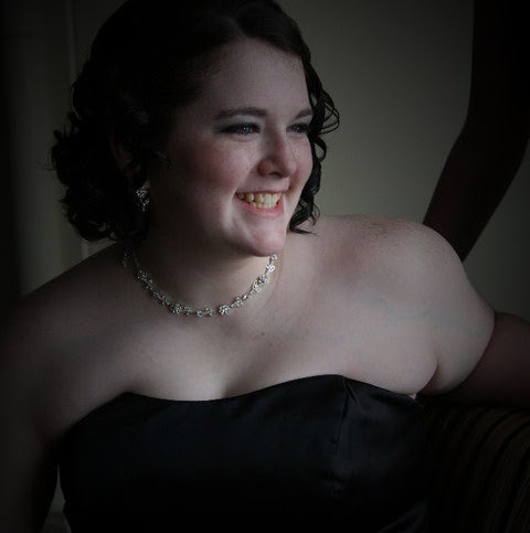 Nicole Farrell Photo 21