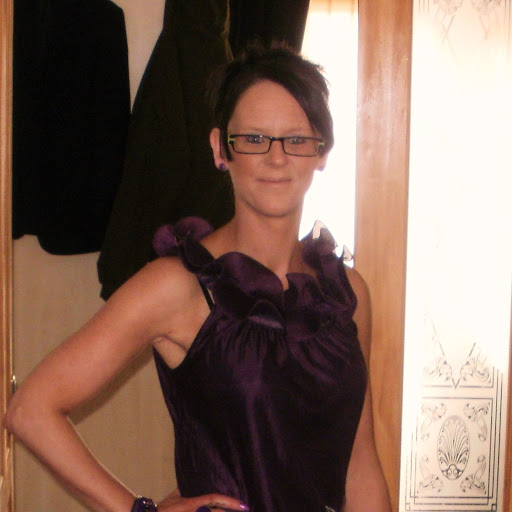 Kelly Barton Photo 19