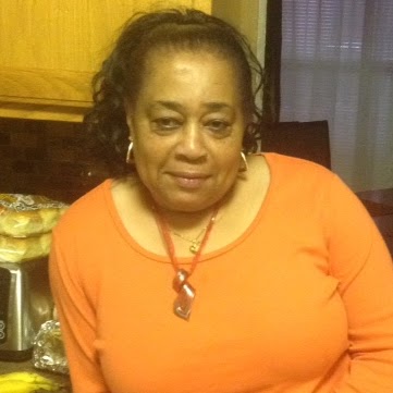 Carolyn Perry Photo 17