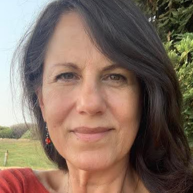 Julie Segovia Photo 11