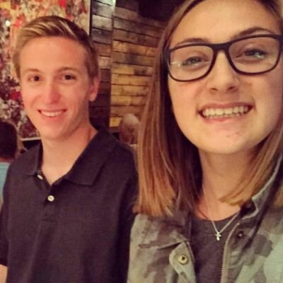 Claire Robbins Photo 24