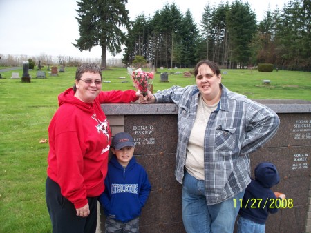 Lori Guthrie Photo 13