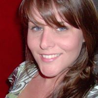 Laura Weeks Photo 20