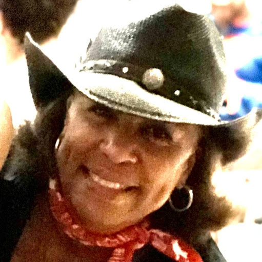 Paula Singleton Photo 32