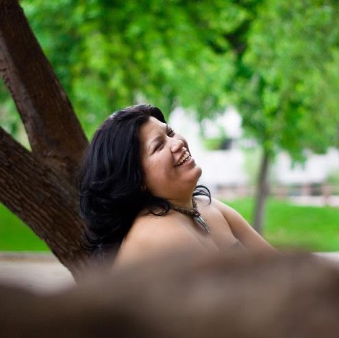 Angie Castillo Photo 5
