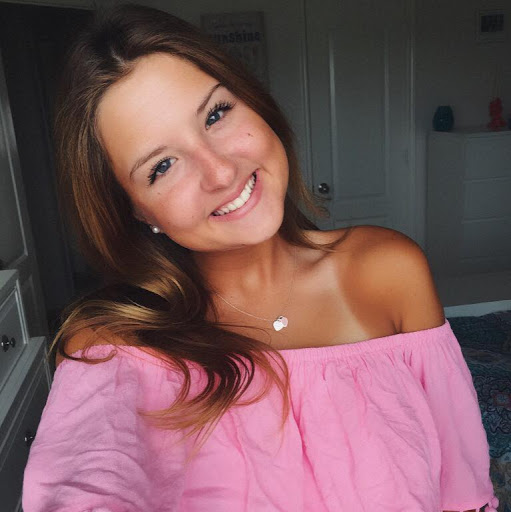 Victoria Walsh Photo 12