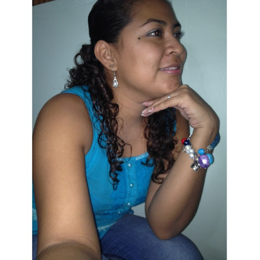 Evelyn Ramos Photo 14
