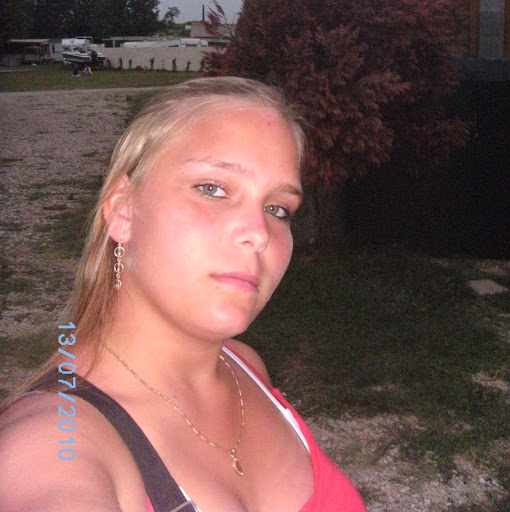 Julie Schuler Photo 4