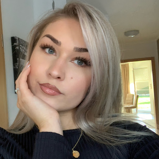 Christina Marks Photo 29