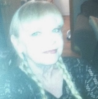Elaine Ellis Photo 29