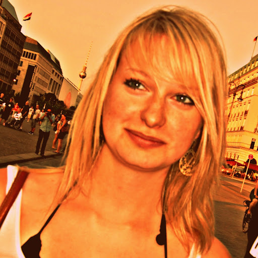 Julia Thiel Photo 18