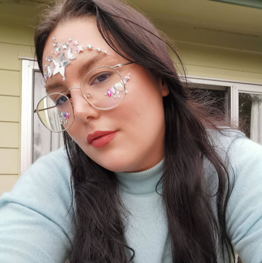 Victoria Walsh Photo 15