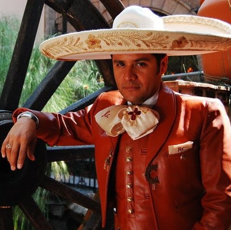 Roberto Curiel Photo 22