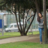 Laurie Flores Photo 20