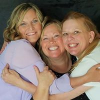 Lori Davis Photo 21