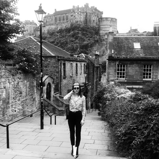 Hannah Sutherland Photo 8
