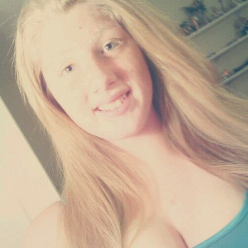 Stephanie Adam Photo 32