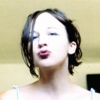 Julia Humphries Photo 10