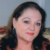 Julia Layton Photo 14