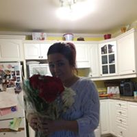 Julie Hynes Photo 40