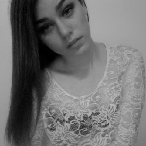 Emily Williamson Photo 24