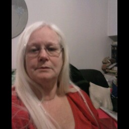 Lynne Rowe Photo 16