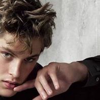 Roger Daniel Photo 25