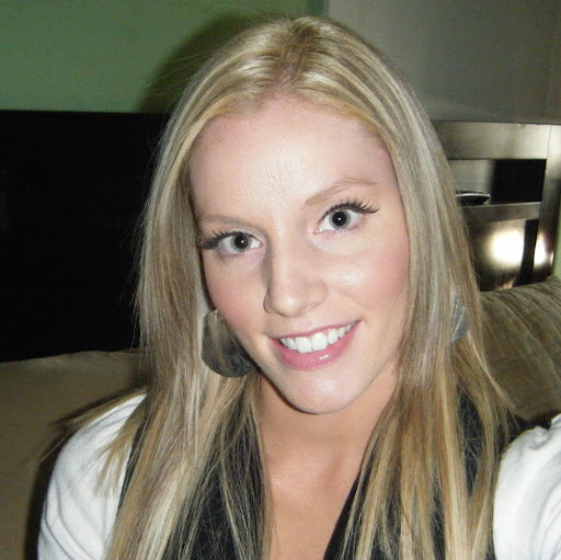 Nicole Devine Photo 16