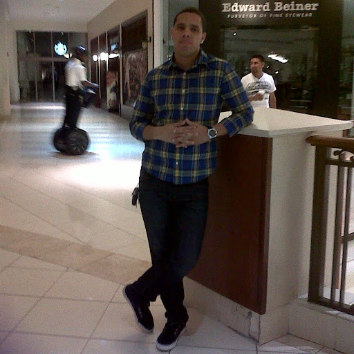 Luis Delarosa Photo 6