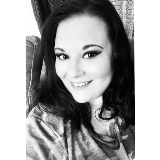 Amanda Reeves Photo 32