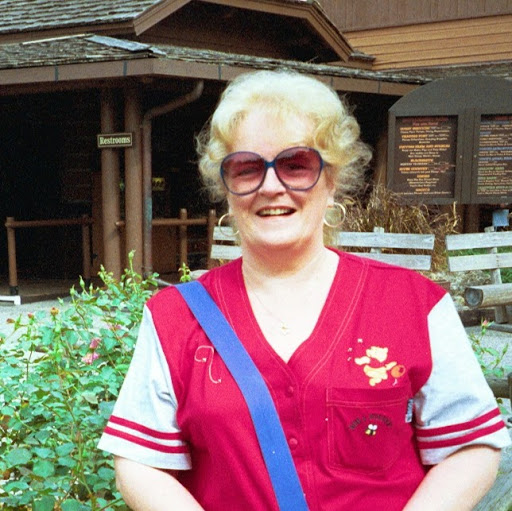 Ann Mackinnon Photo 15